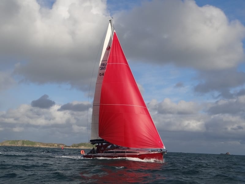 voilier en mer location cancale